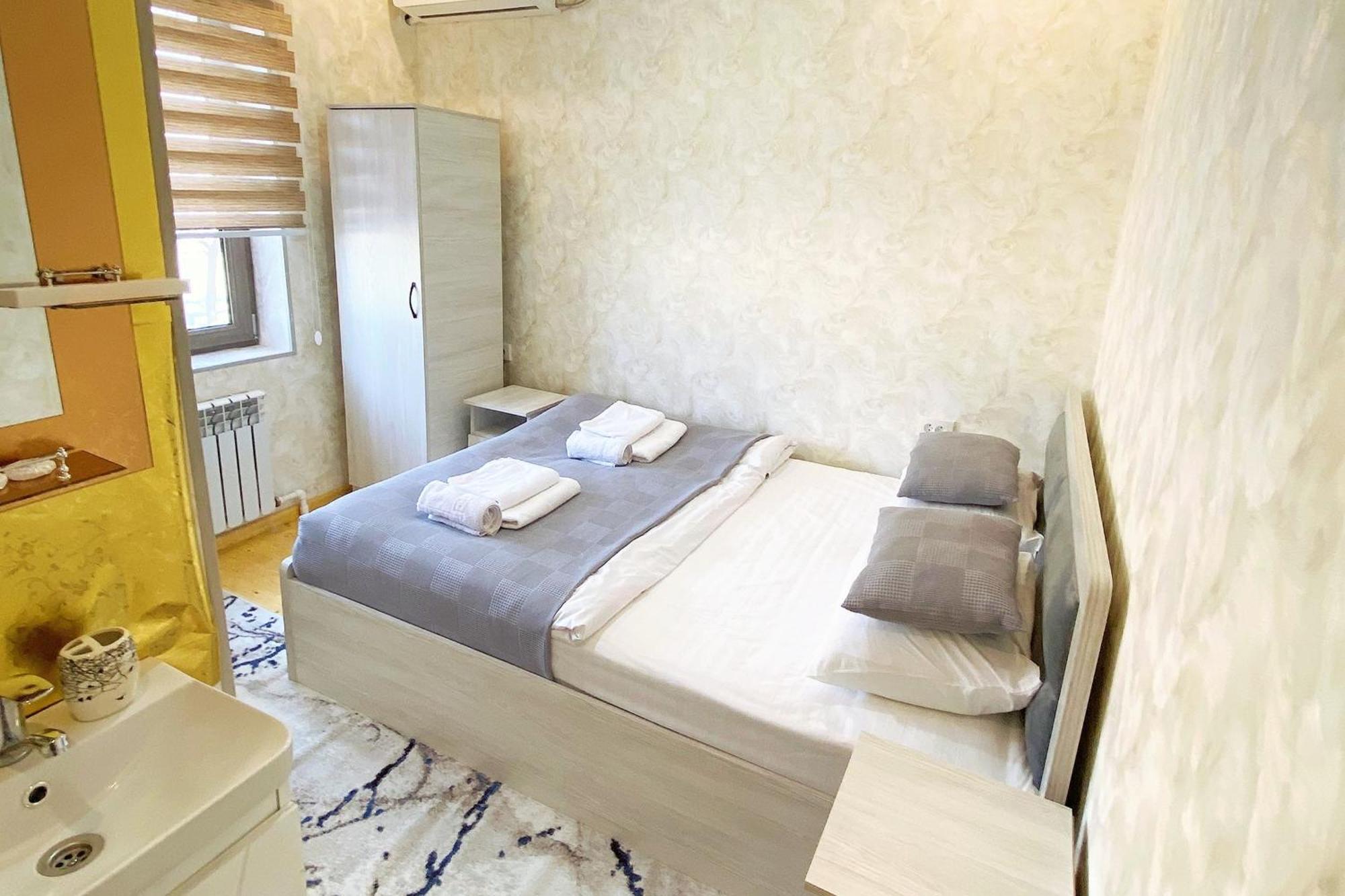 בוקורו Nanosh East Hotel מראה חיצוני תמונה