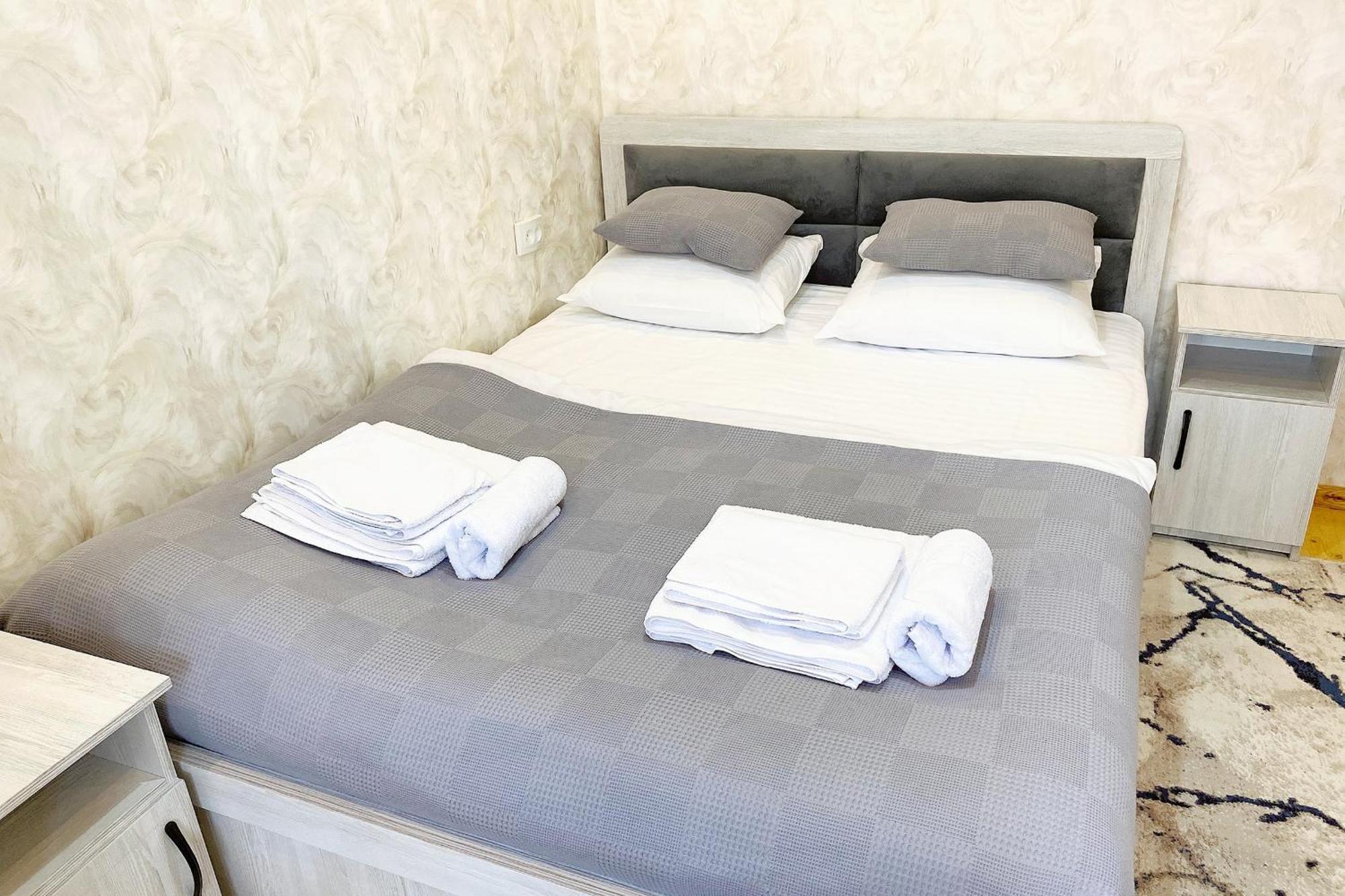 בוקורו Nanosh East Hotel מראה חיצוני תמונה