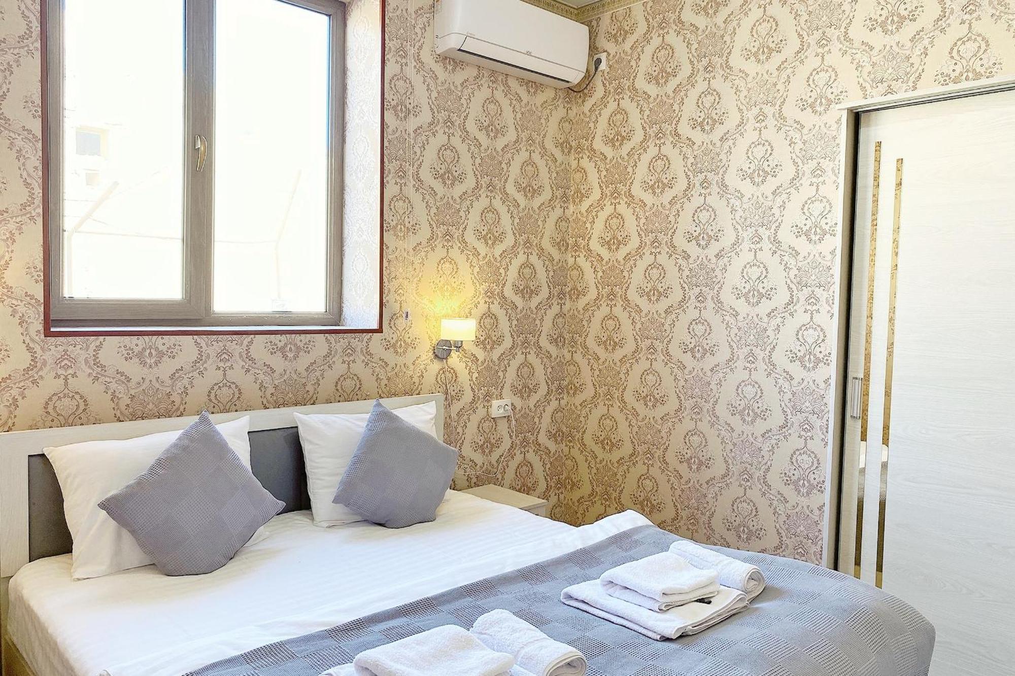 בוקורו Nanosh East Hotel מראה חיצוני תמונה