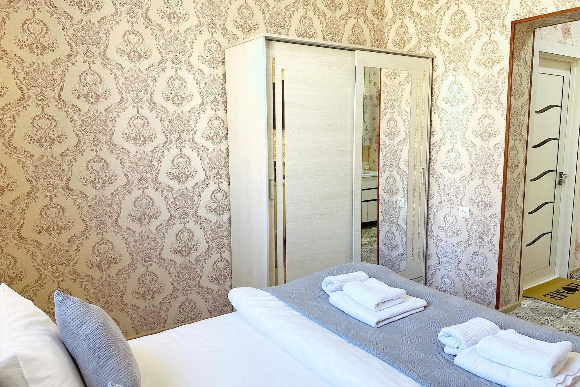 בוקורו Nanosh East Hotel מראה חיצוני תמונה