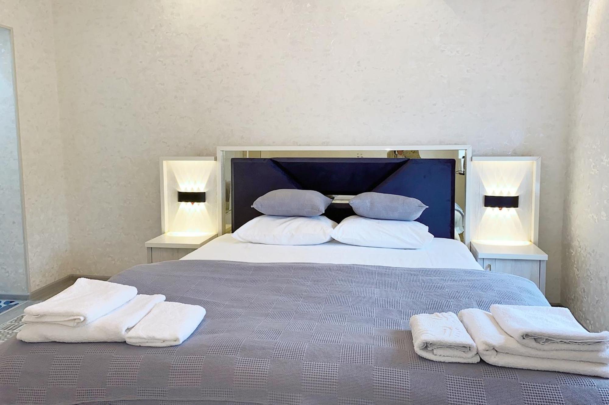 בוקורו Nanosh East Hotel מראה חיצוני תמונה