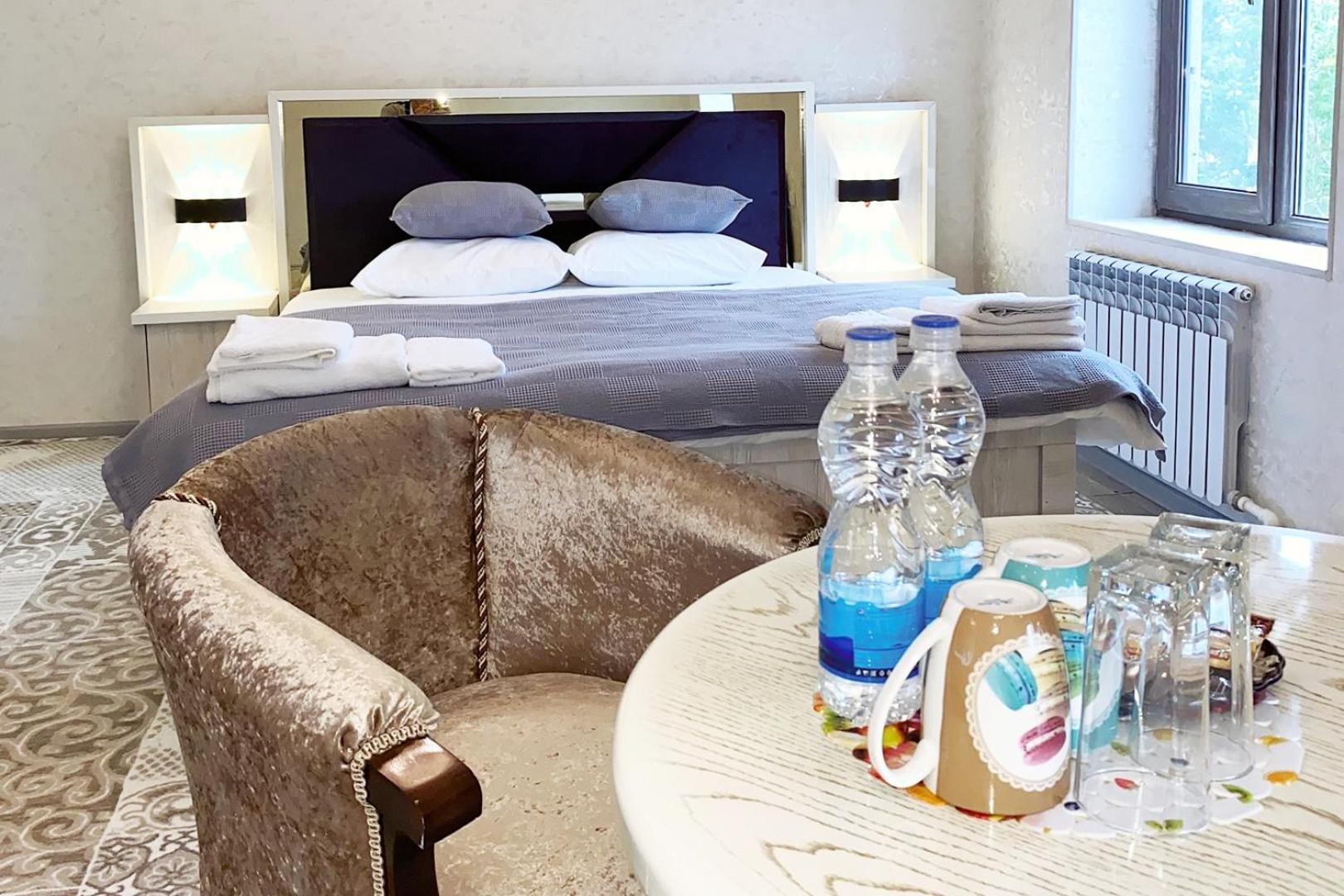 בוקורו Nanosh East Hotel מראה חיצוני תמונה